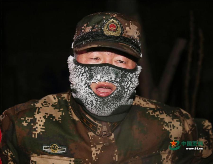 An armed police unit in northwestern China’s Ningxia Hui Autonomous Region recently conducted a 10-kilometer run while fully armed, in temperatures of minus 20 degrees Celsius. The soldiers\' hair, eyelashes, and masks were covered with a thin layer of ice after the long training session, showcasing their tenacity and spirit to challenge the limits. (Photo/www.81.cn)