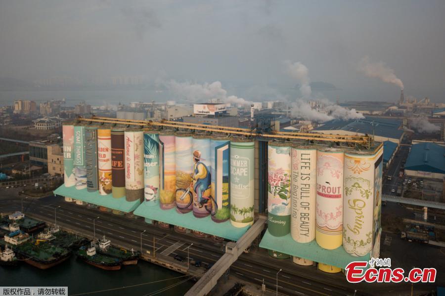 A mural on a grain silo at Incheon Port in South Korea has been recognized by Guinness World Records as being the world\'s largest mural, seen here on Wednesday, December 19, 2018. According to the Korea Times, the Incheon city government and Incheon Port Authority commissioned 22 artists to work on the 487,000 U.S. dollar project, which started in January. (Photo/Agencies)
