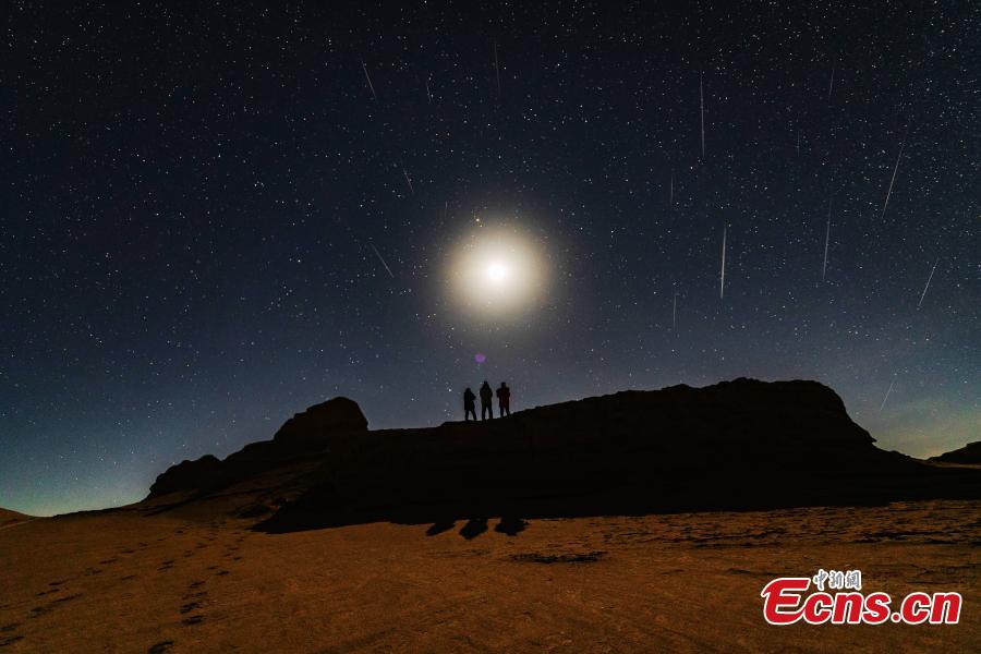 <?php echo strip_tags(addslashes(Photo taken by An Jiu shows stargazers watching the night sky in Haixi Mongol and Tibetan Autonomous Prefecture, Northwest China's Qinghai Province. (Photo: China News Service))) ?>