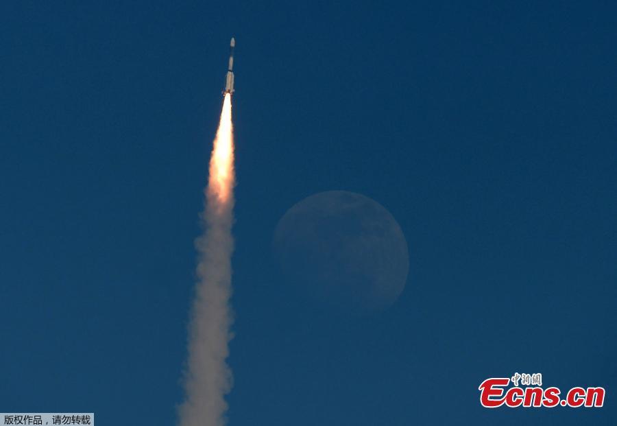 <?php echo strip_tags(addslashes(India's Geosynchronous Satellite Launch Vehicle GSLV-F11 carrying GSAT-7A communication satellite blasts off from the Satish Dhawan Space Centre in Sriharikota, India, Dec. 19, 2018. Gsat-7A, built by the Indian Space Research Organisation, is meant for augmenting the existing communication capabilities of satellites used by the Indian Air Force, according to Indian media. (Photo/Agencies))) ?>