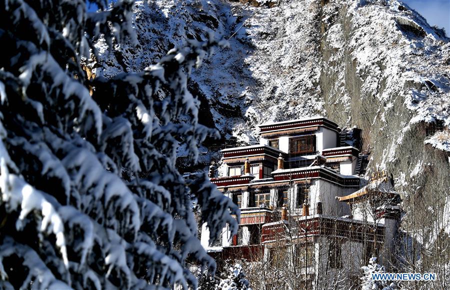 <?php echo strip_tags(addslashes(Photo shows a snow-covered building on a mountain in Lhasa, capital of southwest China's Tibet Autonomous Region, Dec. 19, 2018. Lhasa witnessed the first snow this winter on Tuesday. (Xinhua/Chogo))) ?>