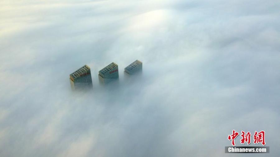 <?php echo strip_tags(addslashes(Aerial photo taken on Dec. 21, 2018 shows buildings shrouded in fog in Yangzhou, east China's Jiangsu Province. (Xinhua/Meng Delong))) ?>