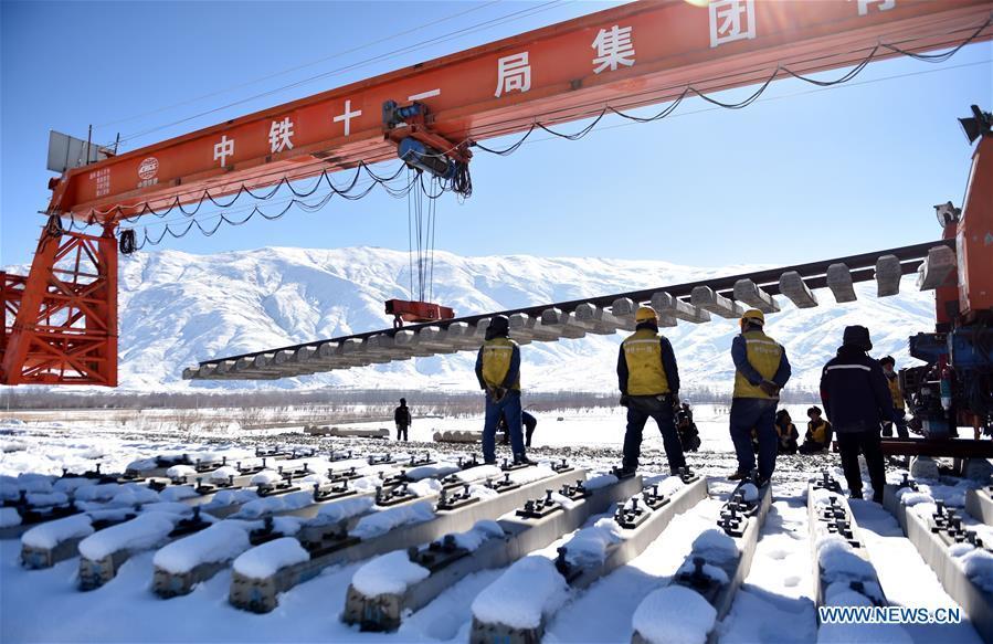 Workers are seen at a construction site on the Lhasa-Nyingchi section of the Sichuan-Tibet Railway in southwest China\'s Tibet Autonomous Region, Dec. 23, 2018. The Sichuan-Tibet Railway will be the second railway into southwest China\'s Tibet Autonomous Region after the Qinghai-Tibet Railway. The line will go through the southeast of the Qinghai-Tibet Plateau, one of the world\'s most geologically active areas. (Xinhua/Chogo)