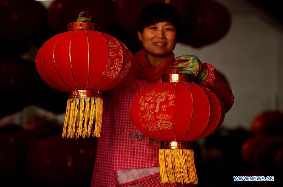 <?php echo strip_tags(addslashes(A worker shows red lanterns in Tuntou Village, Gaocheng District, Shijiazhuang City, north China's Hebei Province, Dec. 23, 2018. As the New Year approaches, lantern craftsmen in Gaocheng, which is known for its lantern manufacturing, are busy making red lanterns. (Xinhua/Chen Qibao))) ?>