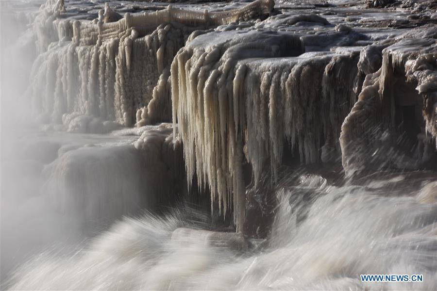 Icicles are seen at the Hukou Waterfall of the Yellow River in Jixian County, north China\'s Shanxi Province, Dec. 23, 2018. (Xinhua/Lyu Guiming)