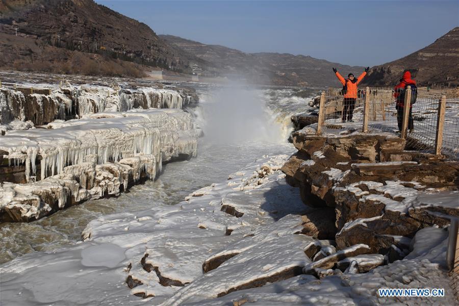 <?php echo strip_tags(addslashes(Tourists take photos of icicles of the Hukou Waterfall of the Yellow River in Jixian County, north China's Shanxi Province, Dec. 23, 2018. (Xinhua/Lyu Guiming))) ?>