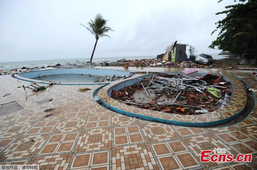 Damage to a swimming pool is seen in the Villa Stephanie compound in Carita in Banten province on Dec. 25, 2018, three days after a tsunami - caused by activity at a volcano known as the \'child\' of Krakatoa - hit the west coast of Indonesia\'s Java island. Indonesian military and rescue teams fanned out across a stretch of coastline on Monday, hoping to find survivors of a tsunami triggered by a landslide from a volcano that killed at least 373 people. (Photo/Agencies)