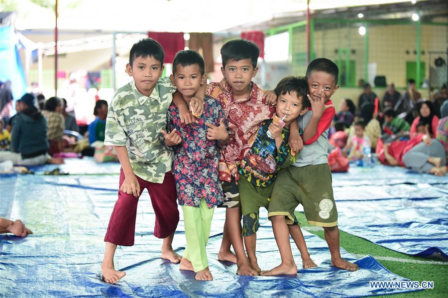 Children are seen at a temporary shelter in Labuan of Pandeglang in Banten Province, Indonesia, Dec. 25, 2018. Casualty from the tsunami triggered by a volcanic eruption in Sunda Strait in Indonesia climbed to 429 people, and 16,802 others were displaced. (Xinhua/Du Yu)