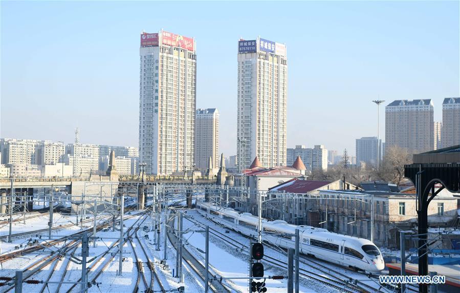 The first bullet train of the Harbin-Mudanjiang high-speed rail line leaves Harbin Railway Station in Harbin, northeast China\'s Heilongjiang Province, Dec. 25, 2018. A high-speed railway line officially went into operation on Tuesday, linking cities of Harbin and Mudanjiang in China\'s northernmost province of Heilongjiang, where the temperatures dip as low as minus 40 degrees Celsius. (Xinhua/Wang Jianwei)