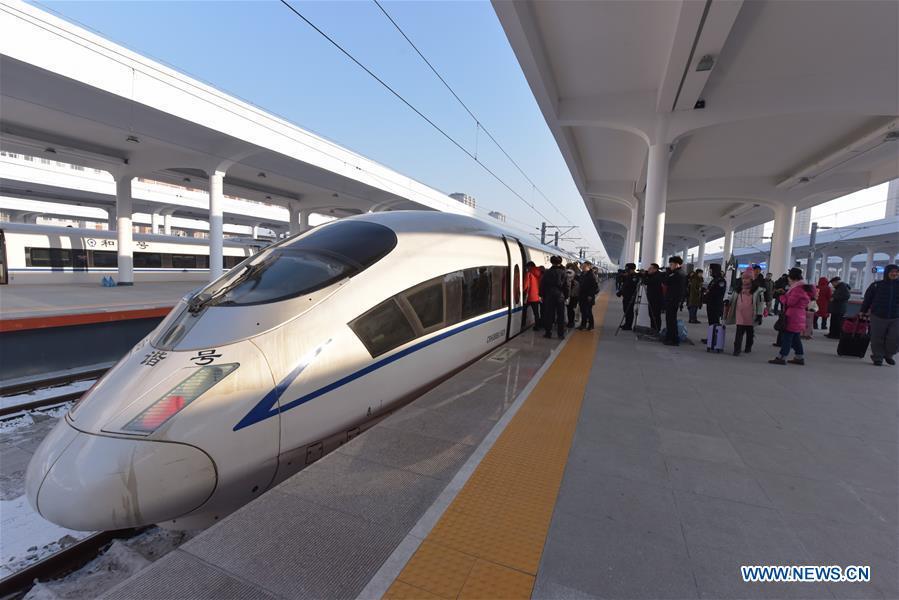 Passengers queue to get aboard on the bullet train at the Mudanjiang Railway Station in Mudanjiang, northeast China\'s Heilongjiang Province, Dec. 25, 2018. A high-speed railway line officially went into operation on Tuesday, linking cities of Harbin and Mudanjiang in China\'s northernmost province of Heilongjiang, where the temperatures dip as low as minus 40 degrees Celsius. (Xinhua/Zhang Chunxiang)