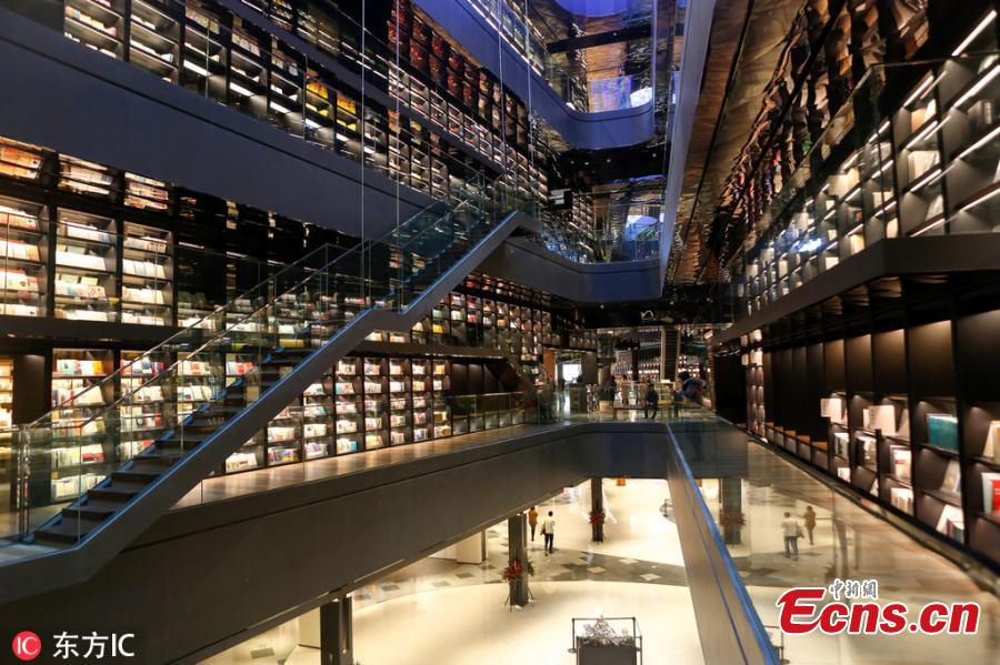 A view of the full bookshelves at a bookstore in Xi\'an City, Northwest China\'s Shaanxi Province. The four-floor bookstore houses 380,000 books on wall-mounted shelves that measure 240 meters long, creating a spectacular scene thanks to the use of glass. (Photo/IC)