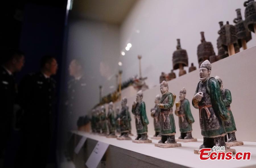 Cultural relics retrieved after being stolen from ancient tombs in Chunhuan County, Shaanxi Province are on display at an exhibition at the National Museum of China in Beijing, Dec. 26, 2018. The exhibition displays 750 precious artifacts retrieved during police efforts in recent years fighting crime involving stolen cultural treasures, which hail from Neolithic times through to the Qing Dynasty. (Photo: China News Service/Du Yang)