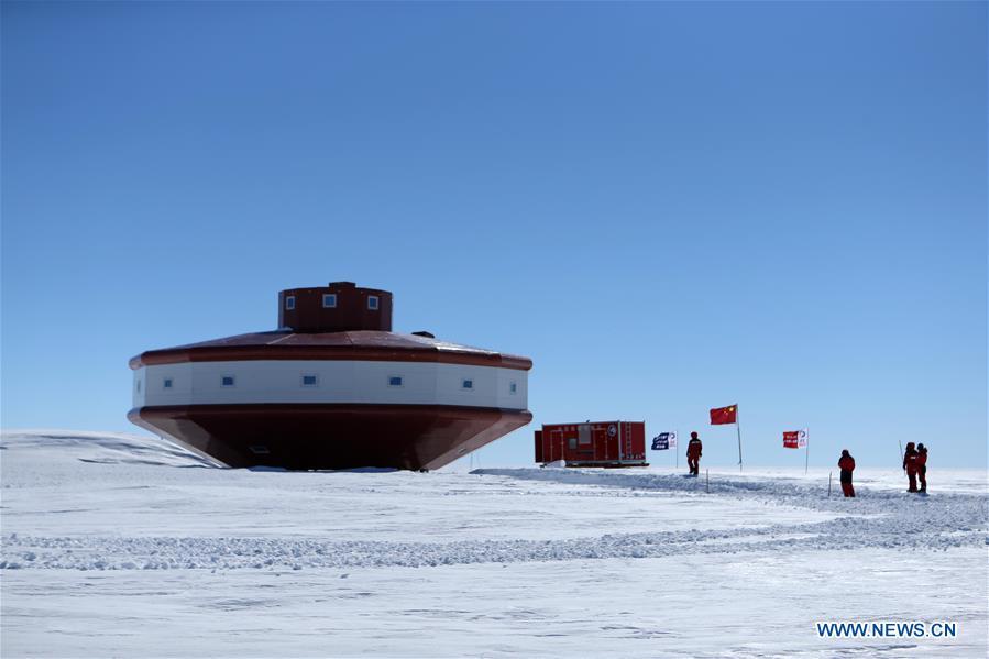 Chinese researchers for China\'s 35th Antarctic expedition work at the site of the Taishan Station in Antarctica on Dec. 26, 2018. China started on Wednesday the work of the second phase for the Taishan Station in Antarctica. (Xinhua/Liu Shiping)