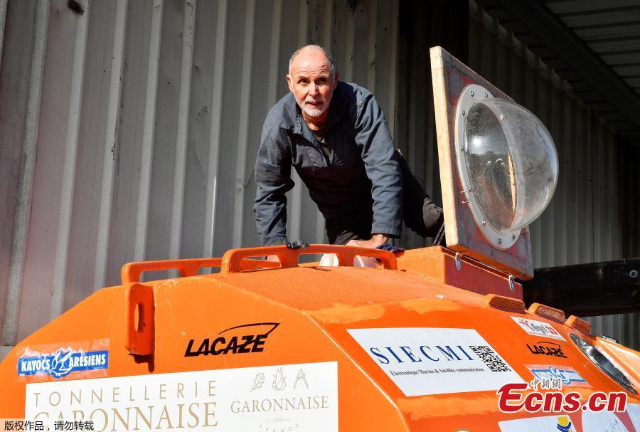 Jean-Jacques Savin, a former paratrooper, 71, works on the construction of a ship made from a barrel on Nov. 15, 2018 at the shipyard in Ares, southwestern France. The Frenchman has embarked on an epic journey across the Atlantic on a barrel-shaped capsule heading towards the Caribbean. (Photo/Agencies)