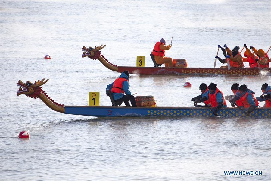 Teams of participants compete during a winter dragon boat race in Jilin City, northeast China\'s Jilin Province, Dec. 28, 2018. A total of 15 teams from home and abroad participated in the race on Friday. (Xinhua/Zhu Wanchang)