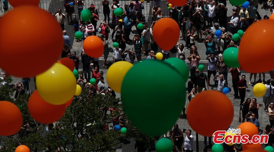 <?php echo strip_tags(addslashes(Crowds watch as 50,000 biodegradable balloons are released at Patio do Colegio, the site of Sao Paulo's 1544 foundation, Brazil, Dec. 28, 2018. Workers of the city's Commercial Association began releasing balloons in 1992 in what has now turned into a tradition to celebrate the new year. (Photo/Agencies))) ?>