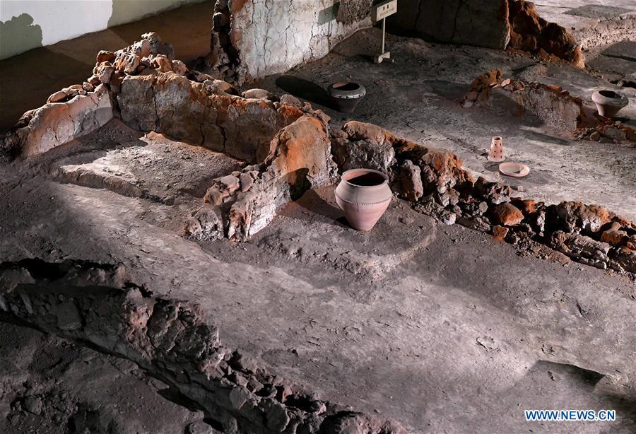 Picture taken on Dec. 11, 2018 shows the foundation of a Neolithic house in the Dahe Village relic site museum in Zhengzhou, capital of central China\'s Henan Province. The foundations of a Neolithic house that has stood for over 5,000 years in central China\'s Henan Province will be examined and reinforced 46 years after they were unearthed. The four-bedroom home is part of the Neolithic Yangshao culture, dating back 7,000 years. (Xinhua/Li An)