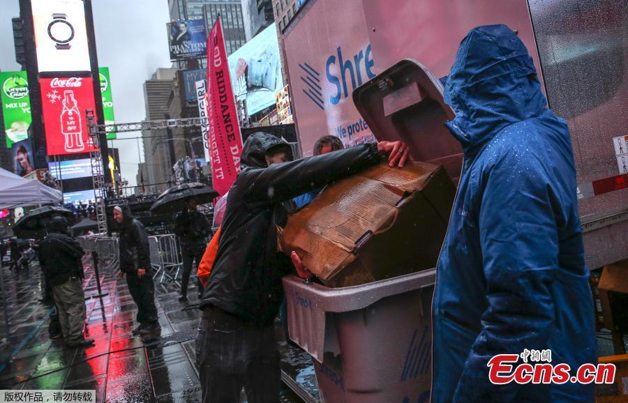 A man unloads trash into a garbage bin during the National Good Riddance day in the Manhattan borough of New York, U.S., Dec. 28, 2018. (Photo/Agencies)