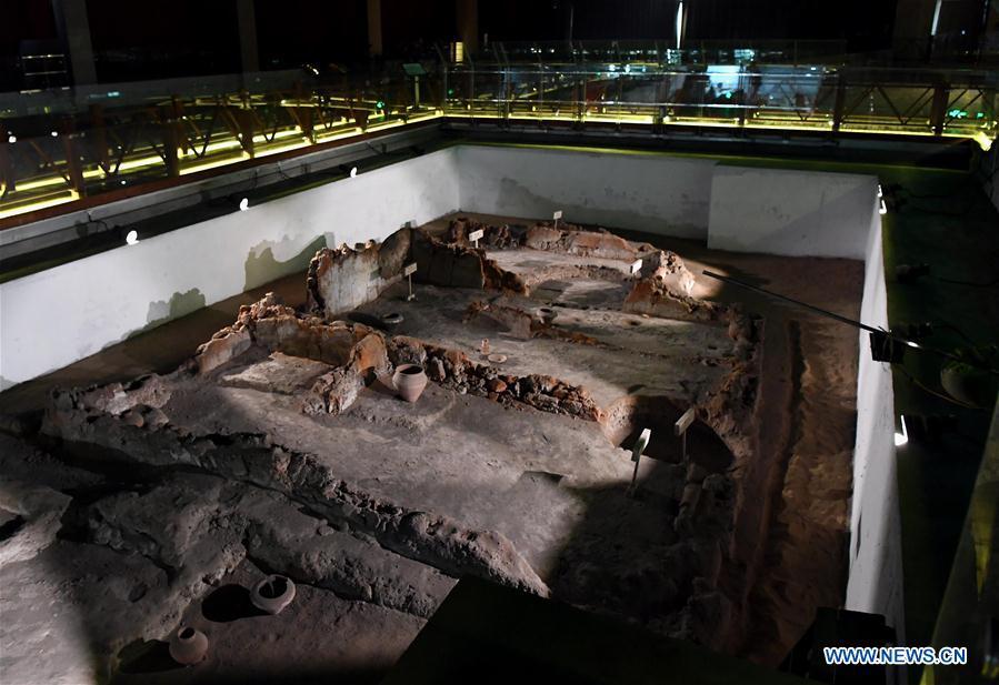 Picture taken on Dec. 11, 2018 shows the foundation of a Neolithic house in the Dahe Village relic site museum in Zhengzhou, capital of central China\'s Henan Province. The foundations of a Neolithic house that has stood for over 5,000 years in central China\'s Henan Province will be examined and reinforced 46 years after they were unearthed. The four-bedroom home is part of the Neolithic Yangshao culture, dating back 7,000 years. (Xinhua/Li An)