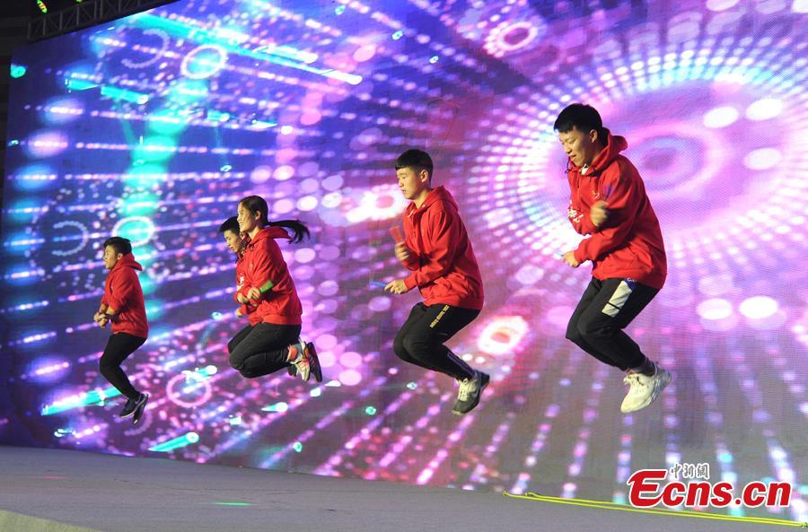 Contestants perform smart rope skipping at the finals of the First National Intelligent Sports Competition in Hangzhou, Zhejiang Province, Dec. 29, 2018. More than 1,400 finalists from across China will compete in 13 intelligent sports, including cycling, racing, golf, and shooting, in the following 2 days. (Photo: China News Service/Zhang Yin)