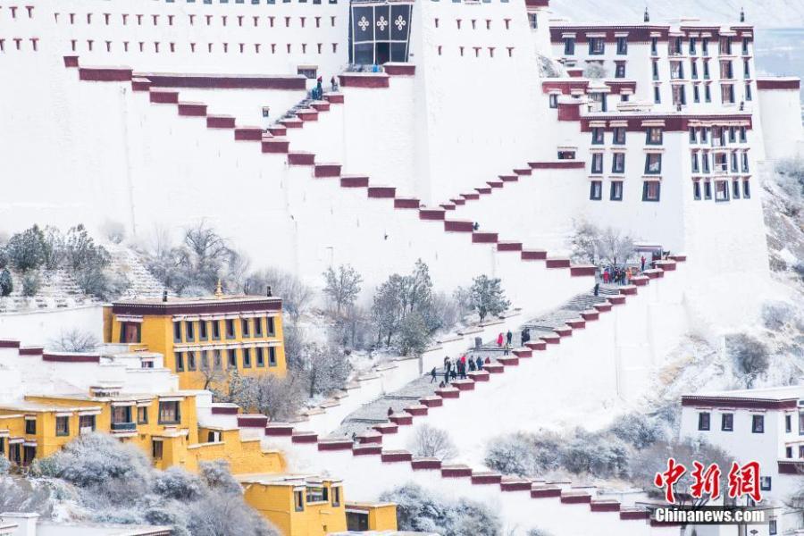 Photo shows the breathtaking winter scenery of Tibet. (Photo: China News Service/He Penglei)