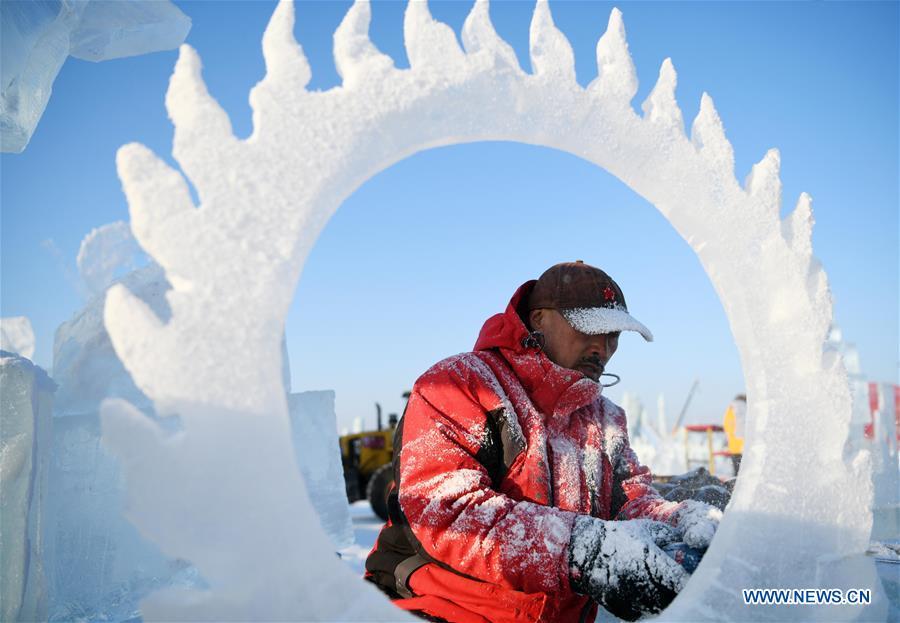 A contestant carves an ice sculpture during an international ice sculpture competition in Harbin, capital of northeast China\'s Heilongjiang Province, Jan. 2, 2019. A total of 16 teams from 12 countries and regions took part in the competition. (Xinhua/Wang Jianwei)