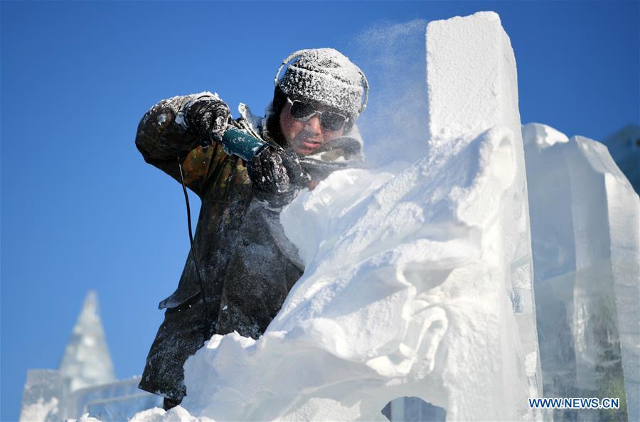 A contestant carves an ice sculpture during an international ice sculpture competition in Harbin, capital of northeast China\'s Heilongjiang Province, Jan. 2, 2019. A total of 16 teams from 12 countries and regions took part in the competition. (Xinhua/Wang Jianwei)