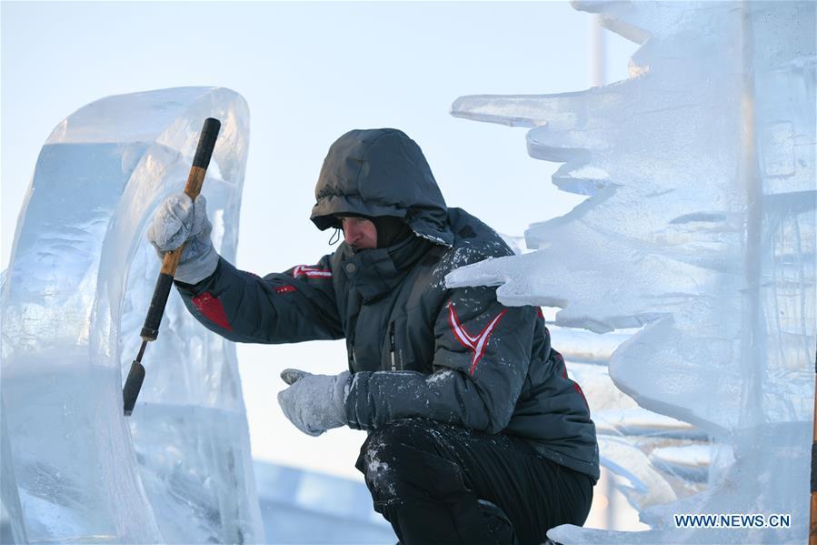 A contestant carves an ice sculpture during an international ice sculpture competition in Harbin, capital of northeast China\'s Heilongjiang Province, Jan. 2, 2019. A total of 16 teams from 12 countries and regions took part in the competition. (Xinhua/Wang Song)