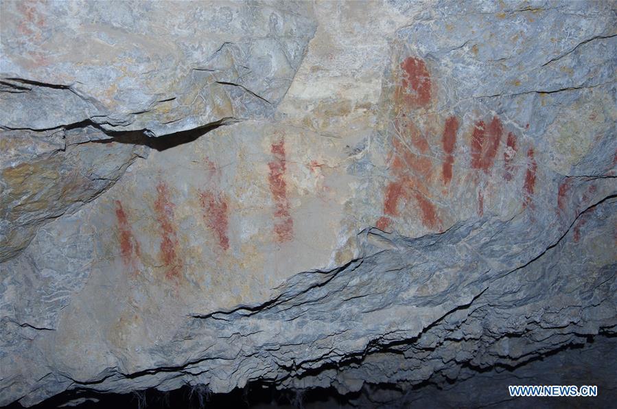 This file photo taken on Aug. 3, 2018 shows rock paintings in the Melong Tagphug cave site in Ngari Prefecture, southwest China\'s Tibet Autonomous Region. The Melong Tagphug cave site containing delicate stone tools and pottery shards believed to be at least 4,000 years old was unearthed in Ngari Prefecture of China\'s Tibet. It is the first prehistoric cave site confirmed on the Qinghai-Tibet Plateau. (Xinhua)