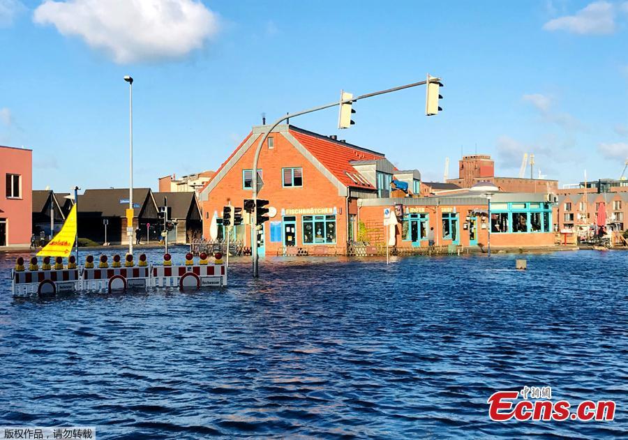 The Baltic Sea floods streets and squares in the old town near the harbor of Wismar, northern Germany, Jan. 2, 2019. The medieval towns of Wismar and Stralsund, on the Baltic coast of northern Germany, was inscribed as UNESCO World Heritage site in 2002. (Photo/Agencies)