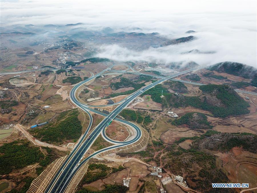 Aerial photo taken on Dec. 20, 2018 shows a part of the Liupanshui-Weining Highway in southwest China\'s Guizhou Province. The Liupanshui-Weining Highway with a highest altitude of 2,260 meters, the highest highway in the province, opened to traffic on Thursday. (Xinhua/He Huan)