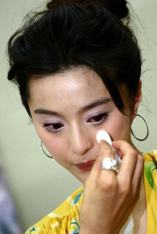 Chinese A-list actress Fan Bingbing (Photo/ChinaDaily)

2. Actress Fan Bingbing fined for tax evasion

Chinese A-list actress Fan Bingbing was fined 883 million yuan ($128 million) for tax evasion, highlighting a nationwide drive to regulate tax payments in the film and television sector.

China\'s tax authorities reminded filmmakers, television production companies and related sectors, as well as those in high-income brackets, to look closely into their own taxpaying practices before Dec 31.

According to Xinhua News Agency, those who make remedial payments to tax authorities for unpaid taxes will be exempt from administrative punishment and penalties.