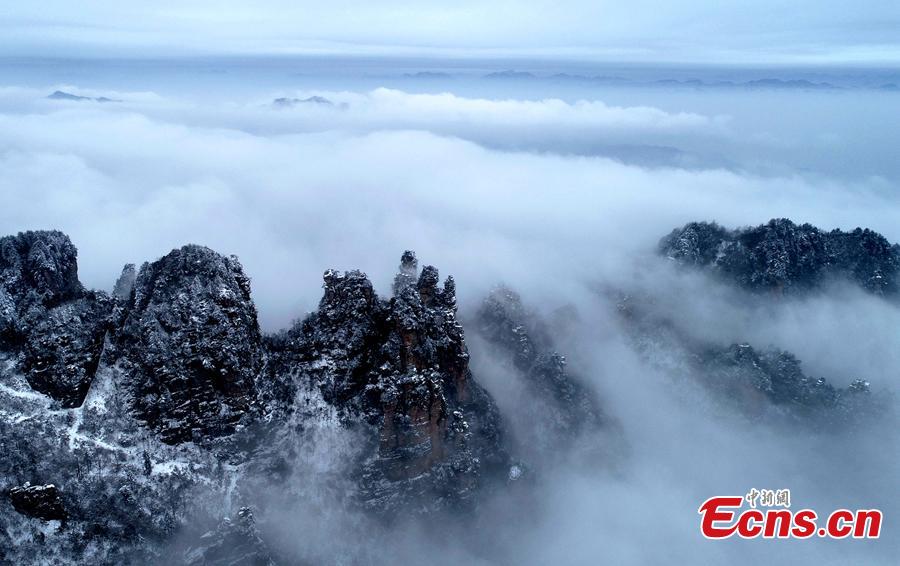 Mountains are snow-covered in Wulingyuan, a scenic and historical site in Central China\'s Hunan Province, Jan. 3, 2019. A UNESCO World Heritage site, it is famous for its quartzite sandstone pillars and peaks along with numerous ravines and gorges. (Photo: China News Service/Wu Yongbing)