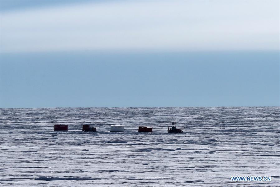 A vehicle of China\'s 35th Antarctic expedition team runs on Antarctica\'s inland icecap, Jan. 2, 2019. The expedition team Wednesday entered the area of the Dome Argus (Dome A), the peak of Antarctica\'s inland icecap. (Xinhua/Liu Shiping)
