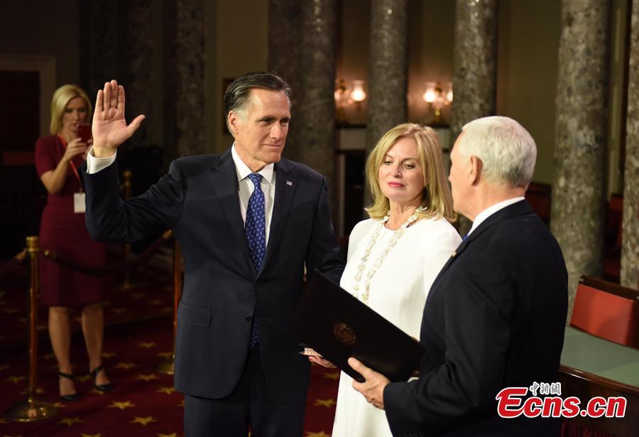 Vice President Mike Pence administers a ceremonial Senate oath during a mock swearing-in ceremony to Sen. Mitt Romney, R-Utah, with his wife Ann Romney, Jan. 3, 2019, in the Old Senate Chamber on Capitol Hill in Washington. (Photo: China News Service/Chen Mengtong)