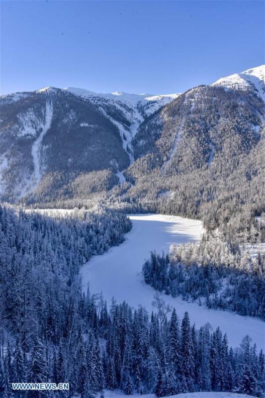 Photo taken on Jan. 2, 2019 shows the moon bay in Kanas, northwest China\'s Xinjiang Uygur Autonomous Region. Kanas scenic spot attracts lots of visitors in winter with its pure snow scenery and various entertainment. (Xinhua/Zhao Ge)