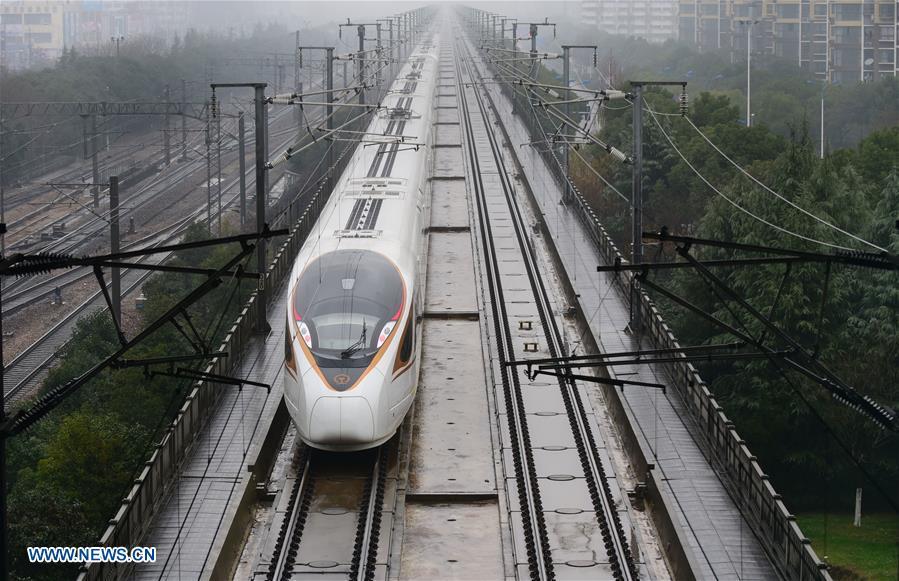 A Fuxing high-speed train rides on the Shanghai-Nanjing railway, Jan. 4, 2019. China will put into use the new train diagram starting from Jan. 5.(Xinhua/Huan Yueliang)