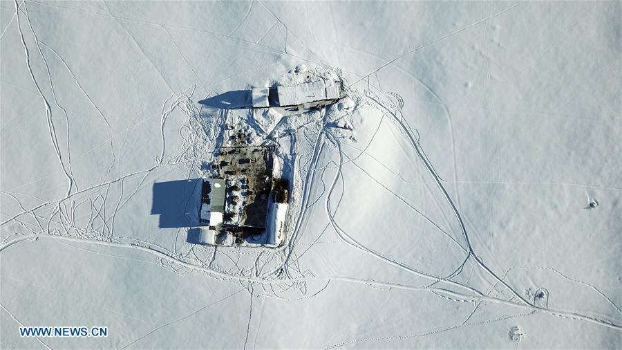 Aerial photo taken on Jan. 3, 2019 shows a residence on a pasture in Kanas, northwest China\'s Xinjiang Uygur Autonomous Region. Kanas scenic spot attracts lots of visitors in winter with its pure snow scenery and various entertainment. (Xinhua/Hu Huhu)