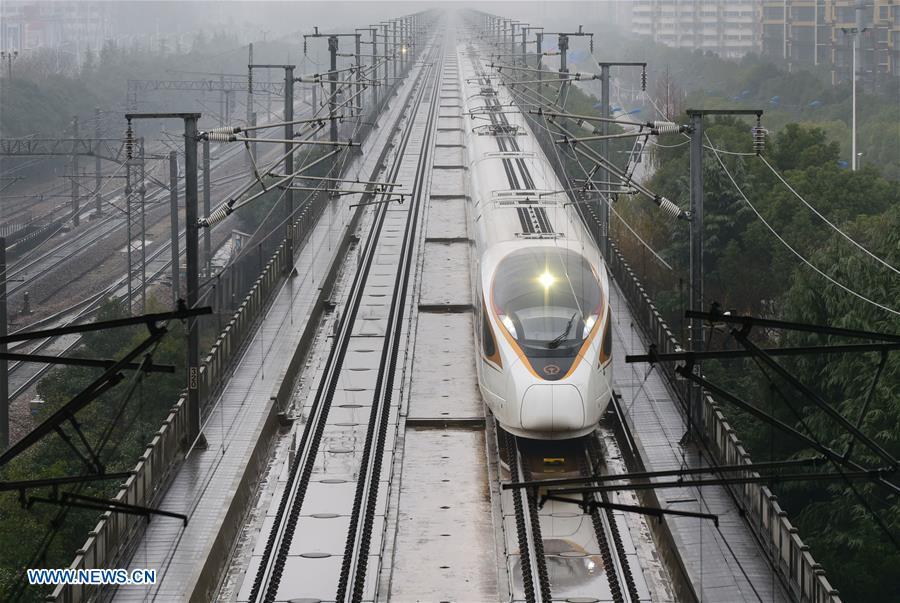 A Fuxing high-speed train rides on the Shanghai-Nanjing railway, Jan. 4, 2019. China will put into use the new train diagram starting from Jan. 5.(Xinhua/Huan Yueliang)