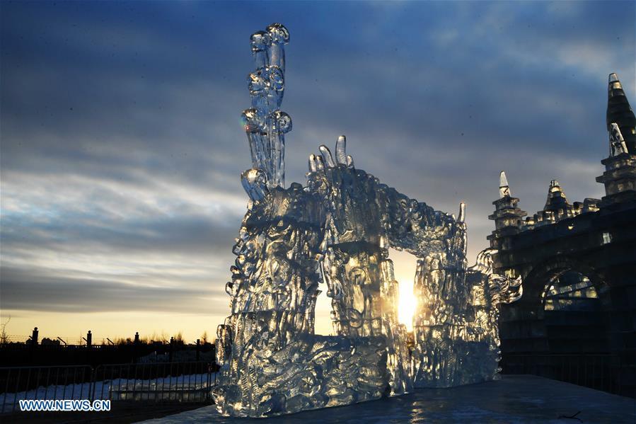 Photo taken on Jan. 4, 2019 shows an ice sculpture work made by Mexican and Canadian participants during an international ice sculpture competition in Harbin, capital of northeast China\'s Heilongjiang Province. The competition concluded on Friday. (Xinhua/Wang Jianwei)