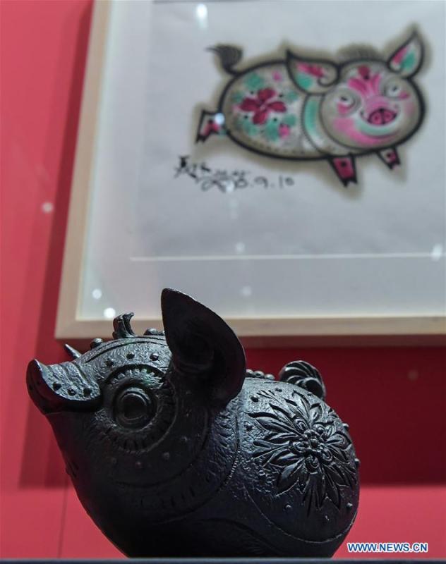 The Pig, the twelfth in the 12-year cycle of Chinese zodiac sign, is displayed during Han Meilin\'s Chinese Zodiac Art Exhibition in Beijing, capital of China, Jan. 5, 2019. The Chinese Zodiac Art Exhibition, displaying the fine arts of Chinese artist Han Meilin, kicked off in the Palace Museum on Saturday and will last until Feb. 20, 2019. (Xinhua/Li He)