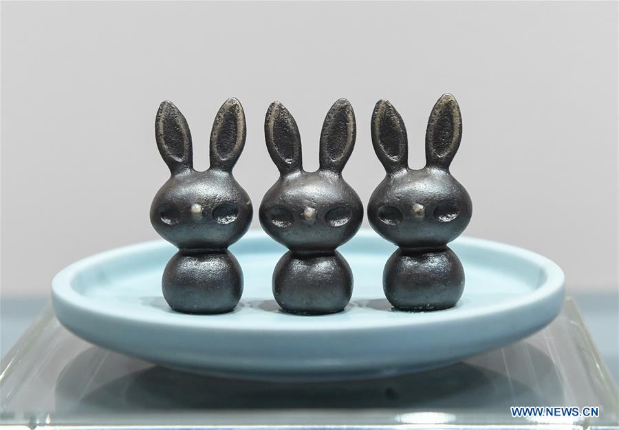 The Rabbit, the fourth in the 12-year cycle of Chinese zodiac sign, is displayed during Han Meilin\'s Chinese Zodiac Art Exhibition in Beijing, capital of China, Jan. 5, 2019. The Chinese Zodiac Art Exhibition, displaying the fine arts of Chinese artist Han Meilin, kicked off in the Palace Museum on Saturday and will last until Feb. 20, 2019. (Xinhua/Li He)