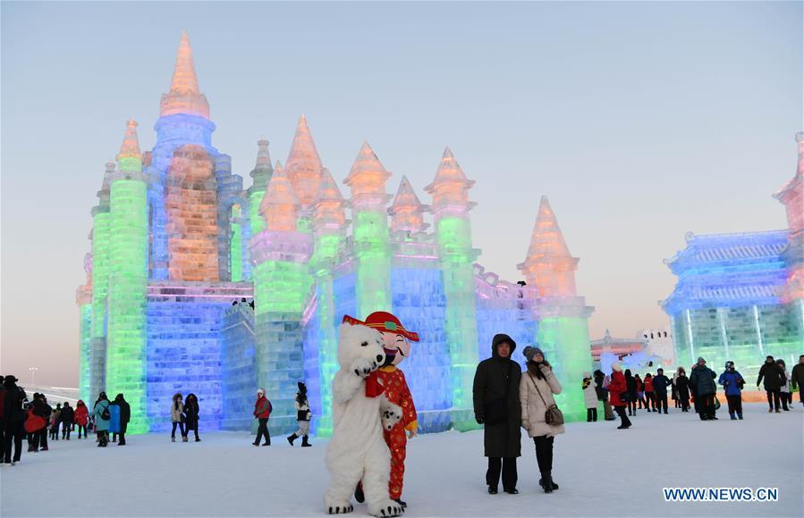 Tourists visit the Ice-Snow World in Harbin, capital of northeast China\'s Heilongjiang Province, Jan. 5, 2019. The 35th Harbin International Ice and Snow Festival kicked off here on Saturday. (Xinhua/Wang Jianwei)