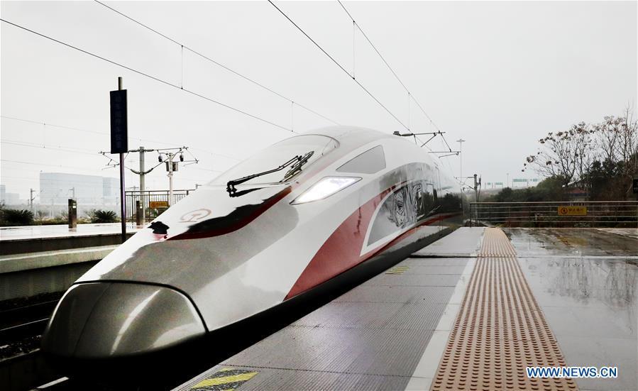 Photo taken on Jan. 5, 2019 shows a new Fuxing bullet train at Shanghai Hongqiao Railway Station in Shanghai, east China. A longer Fuxing bullet train started running on the Beijing-Shanghai line Saturday at noon. The new train, with a designed speed of 350 km per hour, has 17 carriages, one carriage longer than the Fuxing trains currently in use. (Xinhua/Fang Zhe)