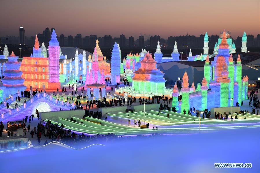 Tourists visit the Ice-Snow World in Harbin, capital of northeast China\'s Heilongjiang Province, Jan. 5, 2019. The 35th Harbin International Ice and Snow Festival kicked off here on Saturday. (Xinhua/Wang Jianwei)