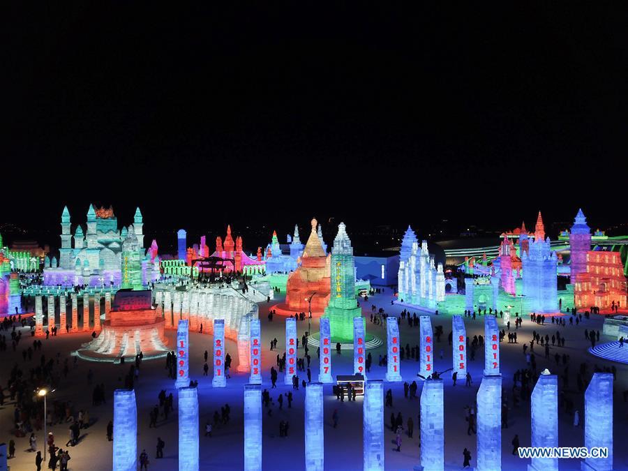 Tourists visit the Ice-Snow World in Harbin, capital of northeast China\'s Heilongjiang Province, Jan. 5, 2019. The 35th Harbin International Ice and Snow Festival kicked off here on Saturday. (Xinhua/Wang Song)