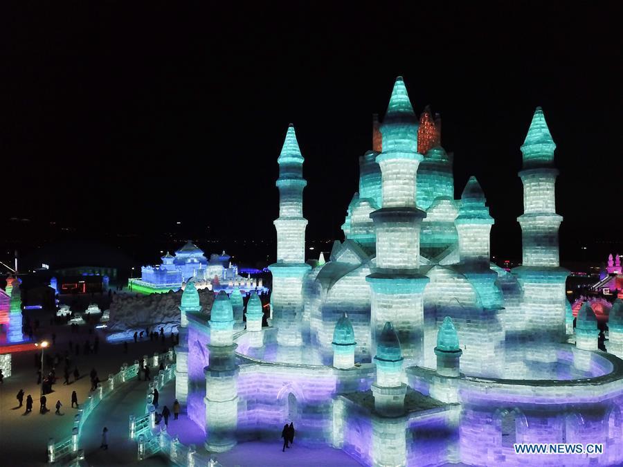 Tourists visit the Ice-Snow World in Harbin, capital of northeast China\'s Heilongjiang Province, Jan. 5, 2019. The 35th Harbin International Ice and Snow Festival kicked off here on Saturday. (Xinhua/Wang Song)