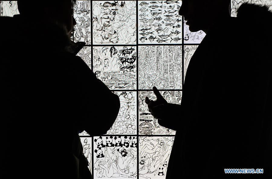 Visitors view Han Meilin\'s Chinese Zodiac Art Exhibition in Beijing, capital of China, Jan. 5, 2019. The Chinese Zodiac Art Exhibition, displaying the fine arts of Chinese artist Han Meilin, kicked off in the Palace Museum on Saturday and will last until Feb. 20, 2019. (Xinhua/Li He)