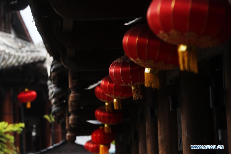Photo taken on Jan. 6, 2019 shows the festival decorations to greet the upcoming Lunar New Year in Zhuoshui ancient town in Qianjiang District, southwest China\'s Chongqing. (Xinhua/Yang Min)