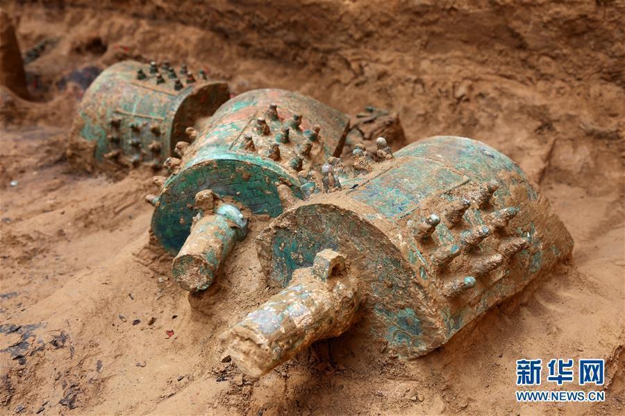 <?php echo strip_tags(addslashes(Bronze bells unearthed in the Liujaiwa ruins in Chengcheng County, Shaanxi Province. A research team from the Shaanxi Provincial Institute of Archaeology announced excavations that had taken place over two years showed the Liujiawa ruins belonged to the remains of a city wall and cemetery from the late Rui state, a Chinese vassal state during the Western Zhou dynasty (1046-771 BC). (Photo provided by Shaanxi Provincial Institute of Archaeology))) ?>